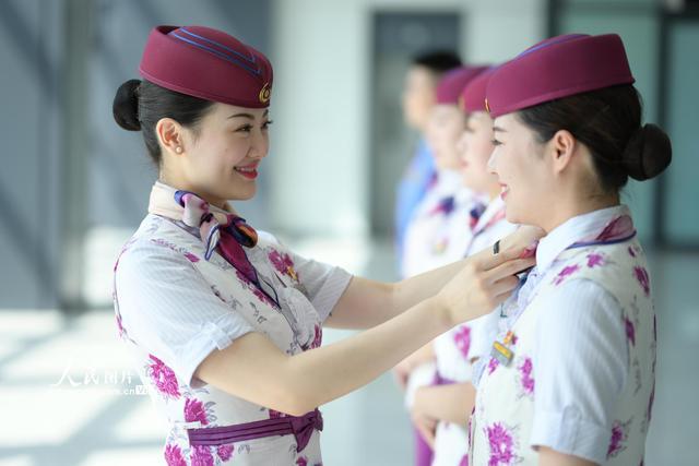 重庆:复兴号乘务员开展服务礼仪培训